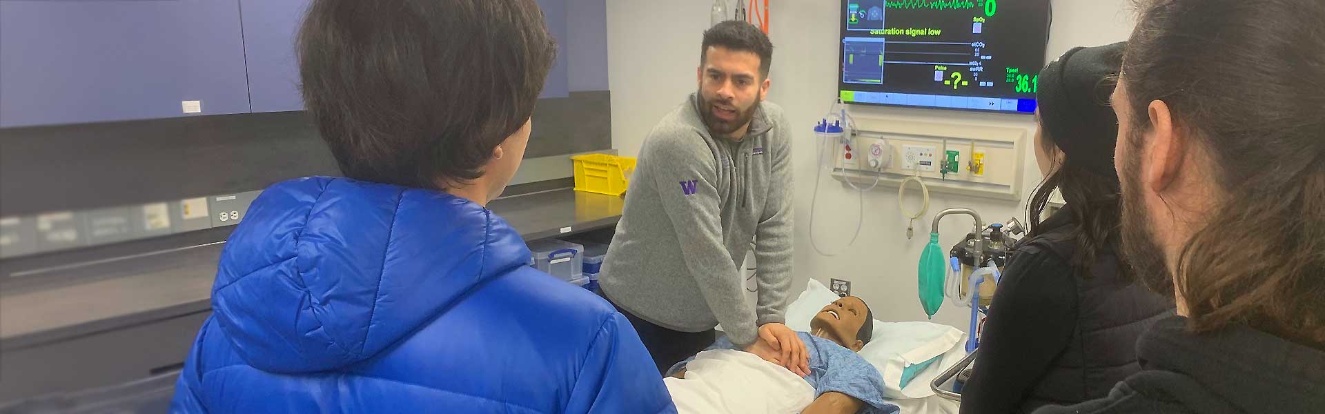 Medical students in the simulation room